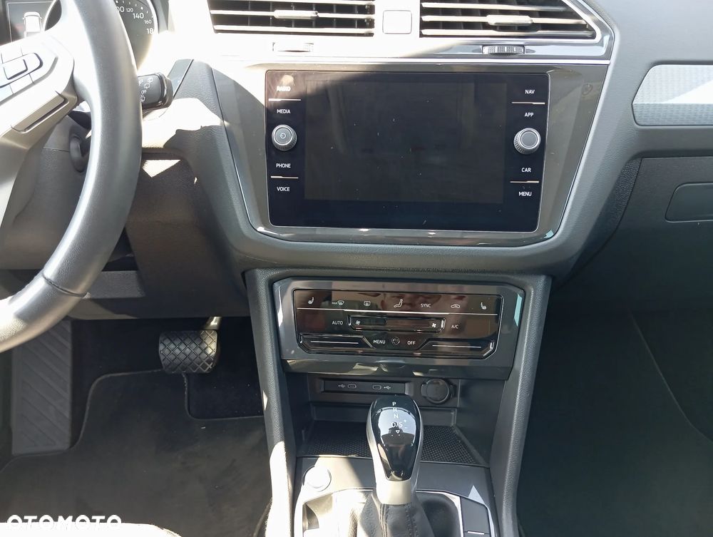 Volkswagen Tiguan - 23