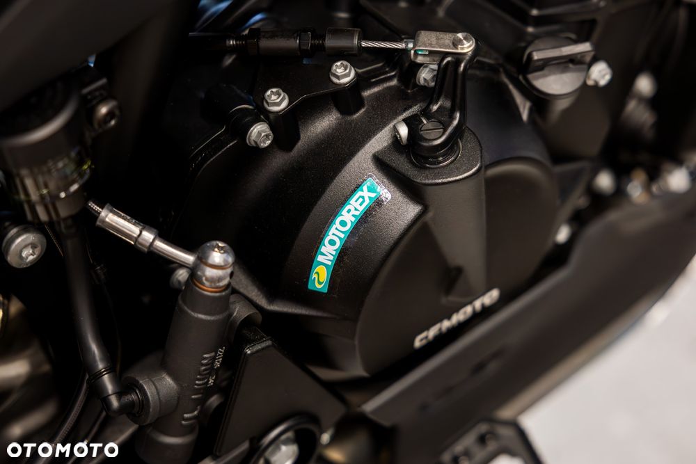 CFMoto MT - 10