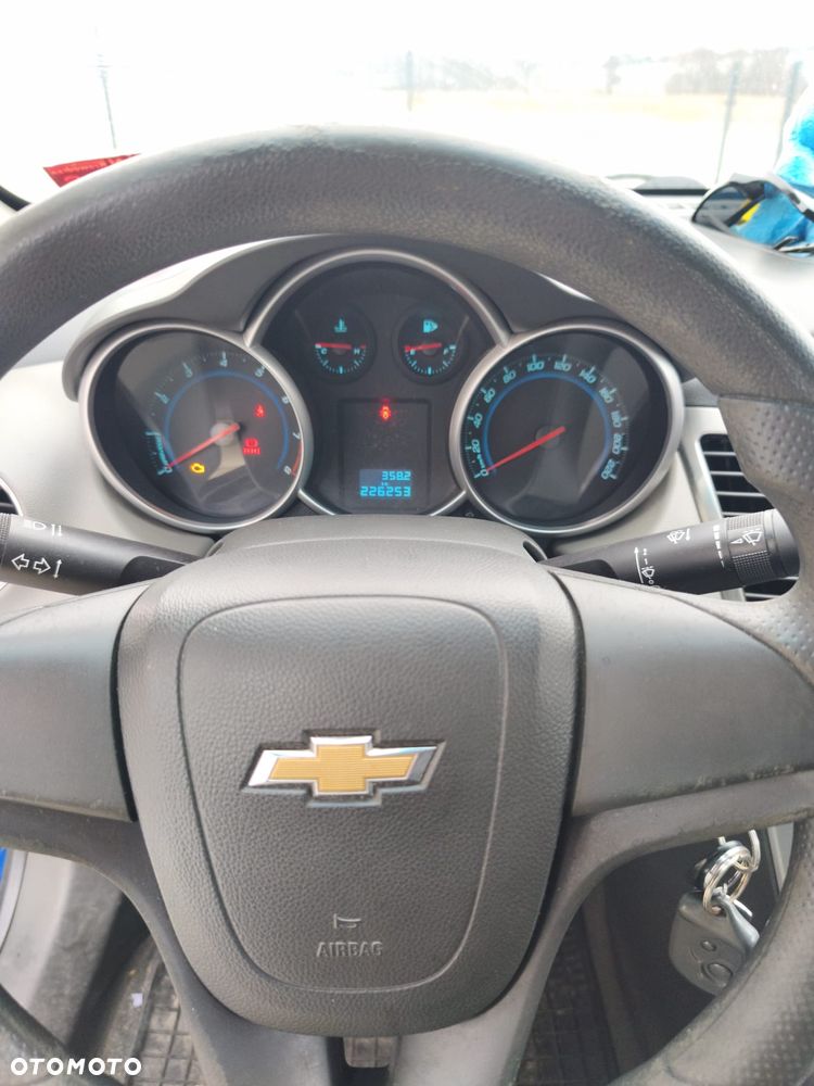 Chevrolet Cruze 1.6 Base - 3
