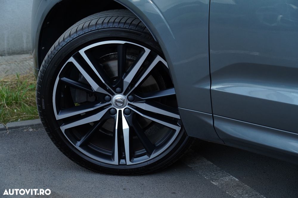 Volvo XC 60 D5 AWD Geartronic RDesign - 36