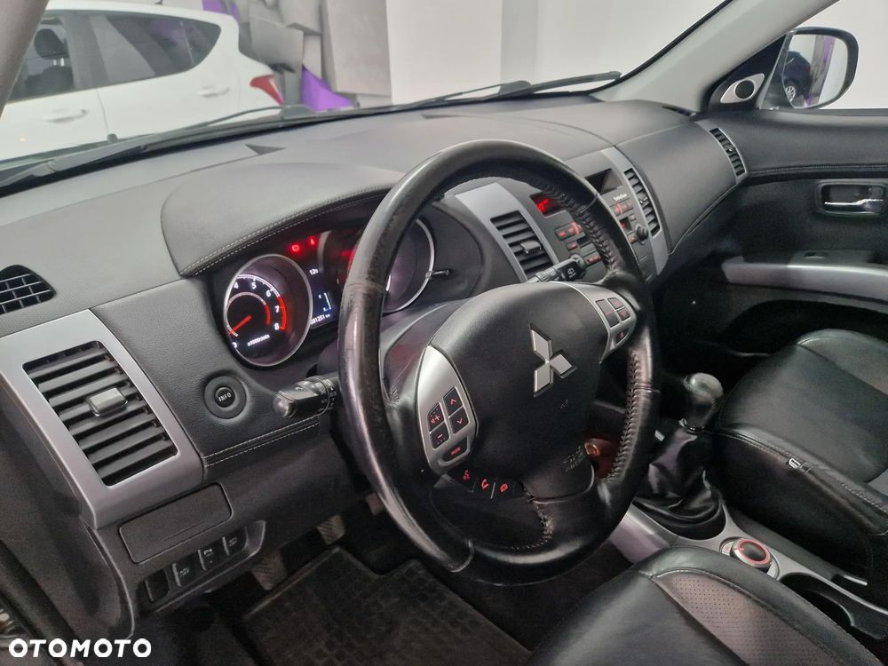 Mitsubishi Outlander - 26