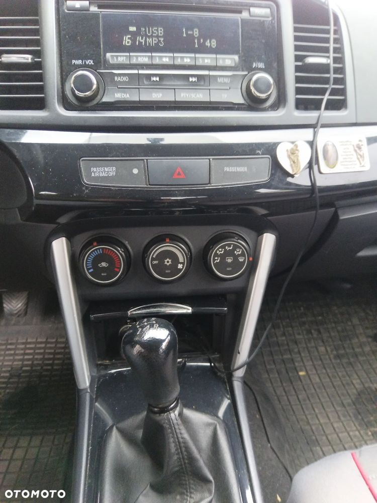Mitsubishi Lancer 1.6 Invite - 4