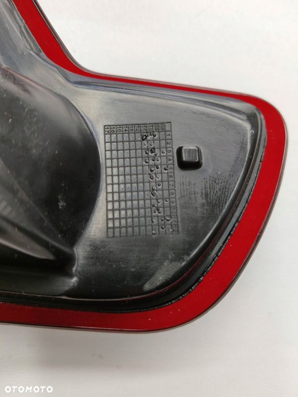 LAMPA KLAPY TYŁ PRAWA RENAULT MEGANE III KOMBI 89319421 - 7