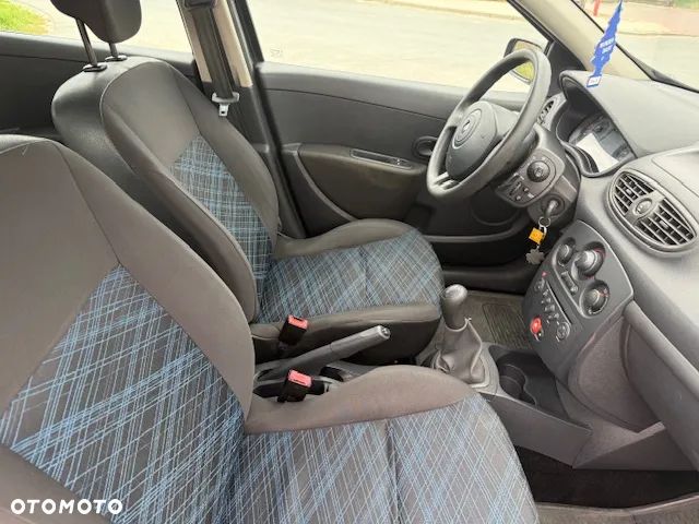 Renault Clio - 10