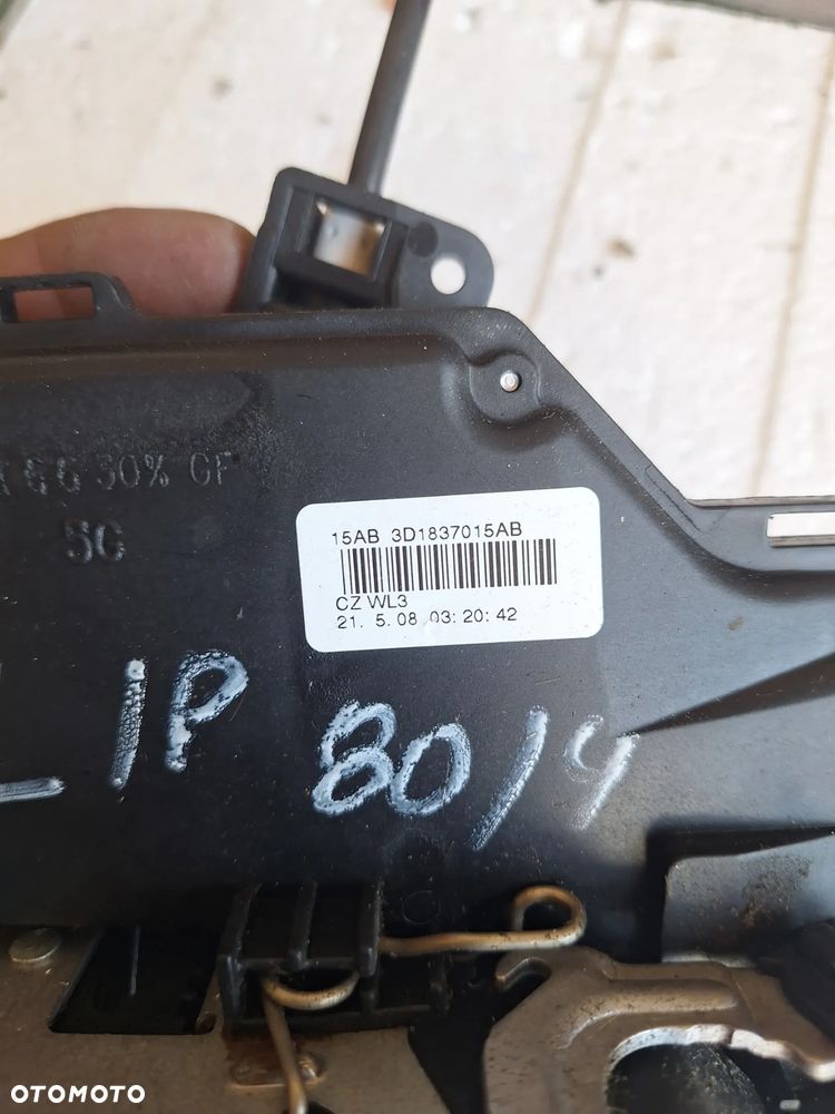 zamek drzwi lewy przód  VW GOLF V 3D1837015AB    (80/4)   (80/3) - 2
