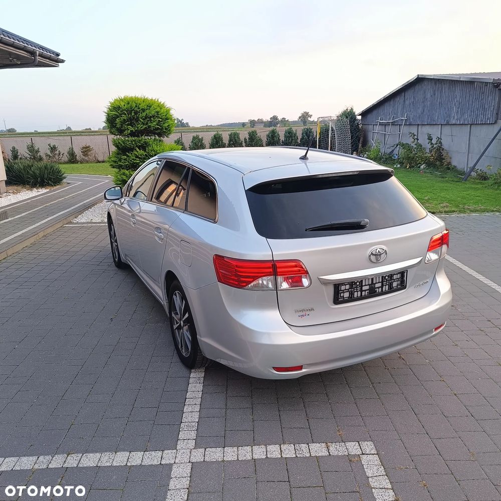 Toyota Avensis 2.0 D-4D - 33
