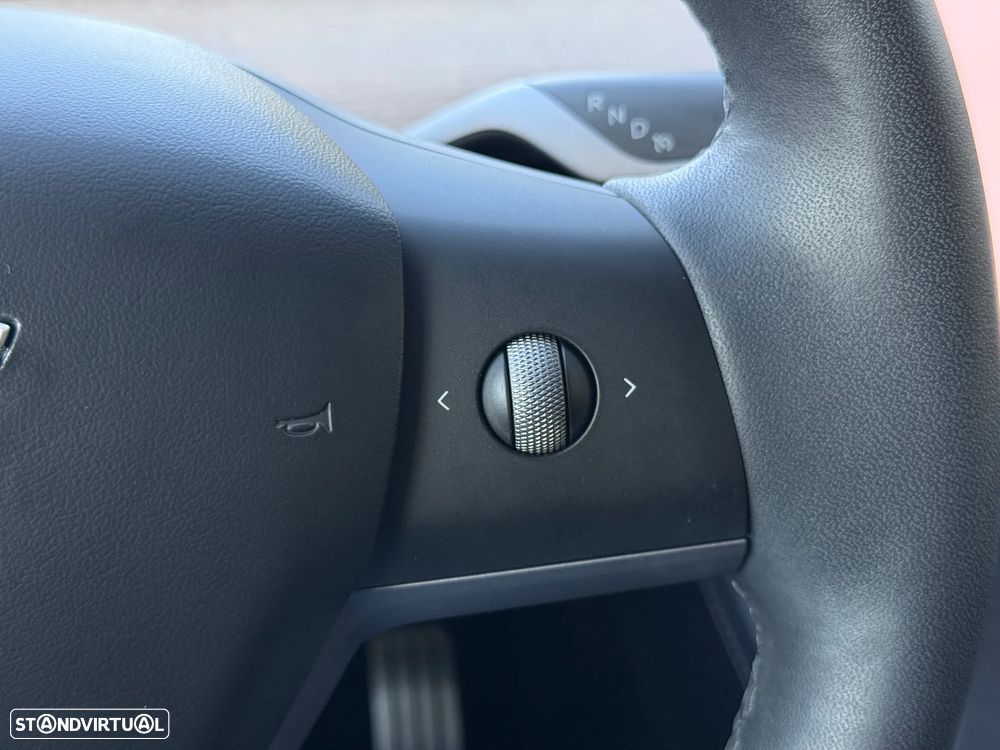 Tesla Model Y Performance Dual Motor AWD - 14
