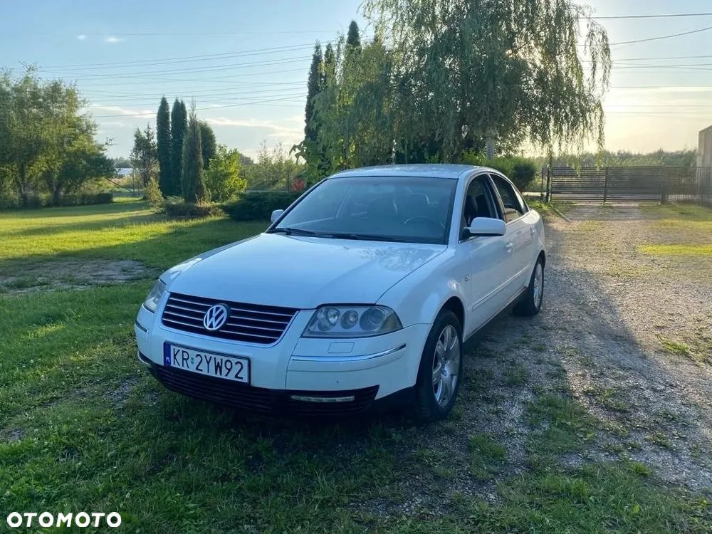Volkswagen Passat - 1