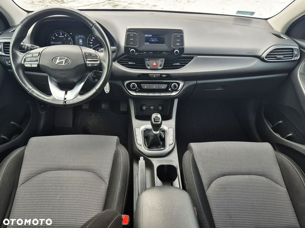 Hyundai i30 1.5 DPI Classic + - 26