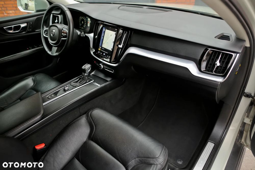 Volvo V60 Cross Country D4 AWD Geartronic Pro - 22