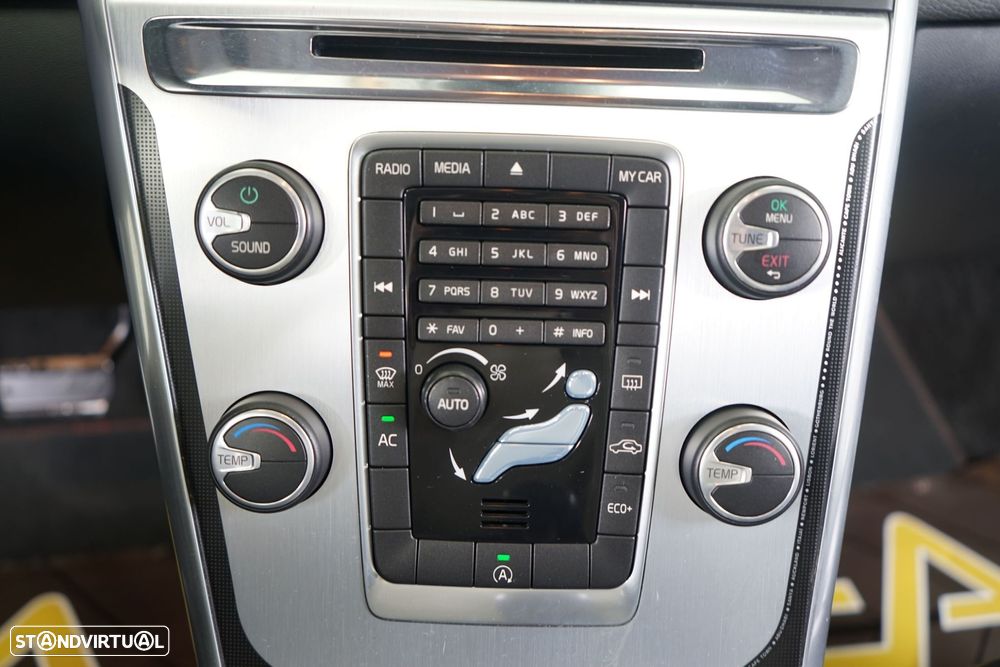 Volvo XC 60 2.0 D3 Momentum Geartronic - 29