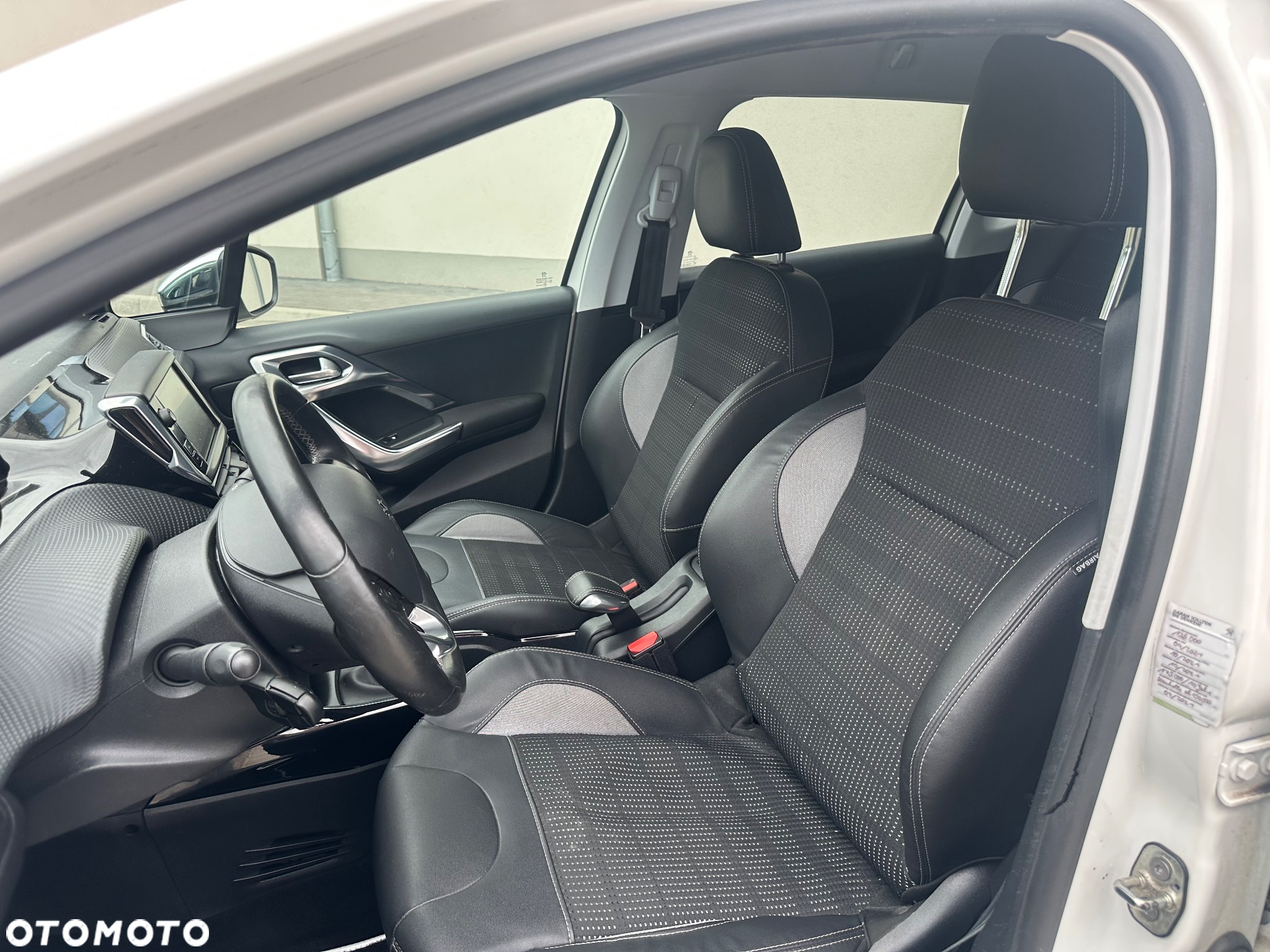 Peugeot 2008 BlueHDi FAP 120 STOP & START Allure - 23