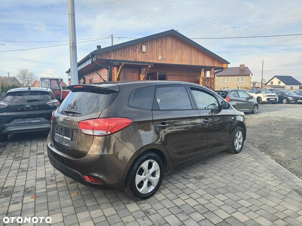 Kia Carens - 7