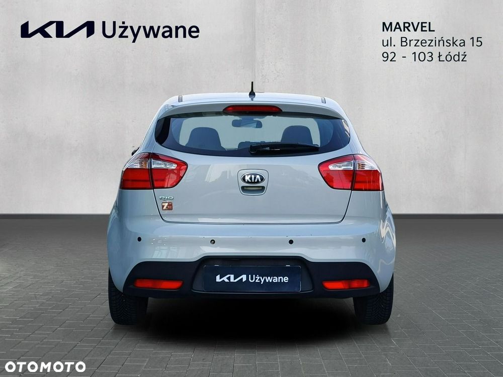 Kia Rio 1.2 L - 5