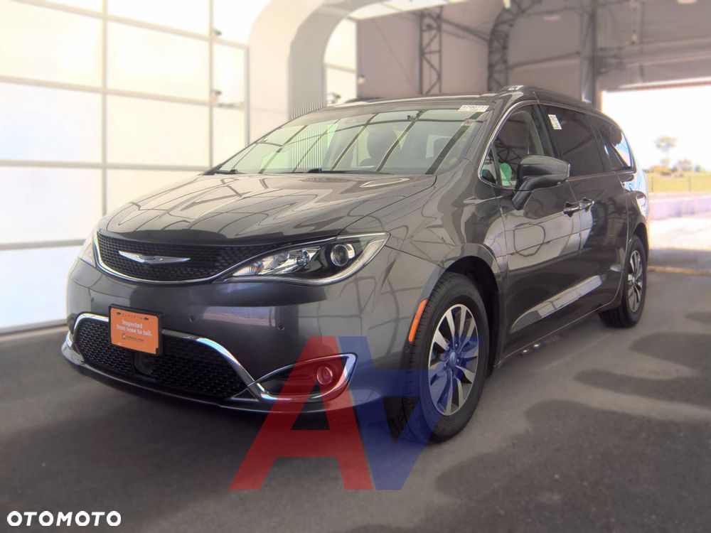 Chrysler Pacifica - 2