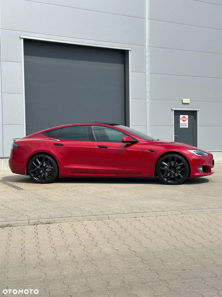 Tesla Model S - 10