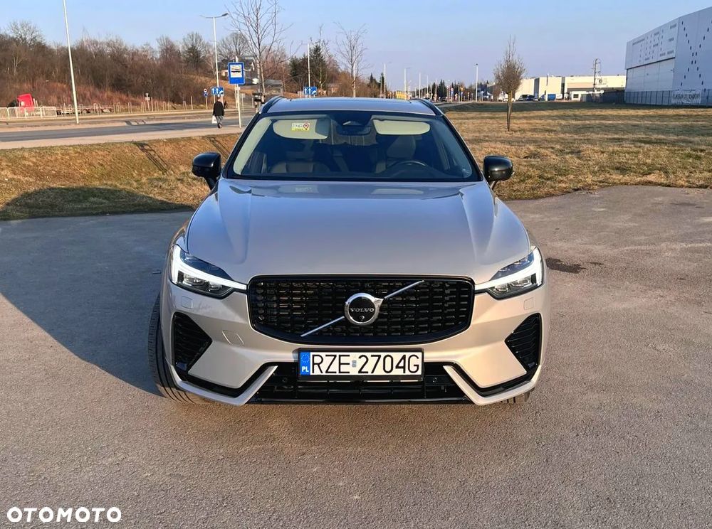 Volvo XC 60 T6 Plug-In Hybrid AWD Plus Black Edition - 2