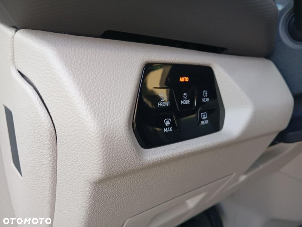 Volkswagen Multivan - 18