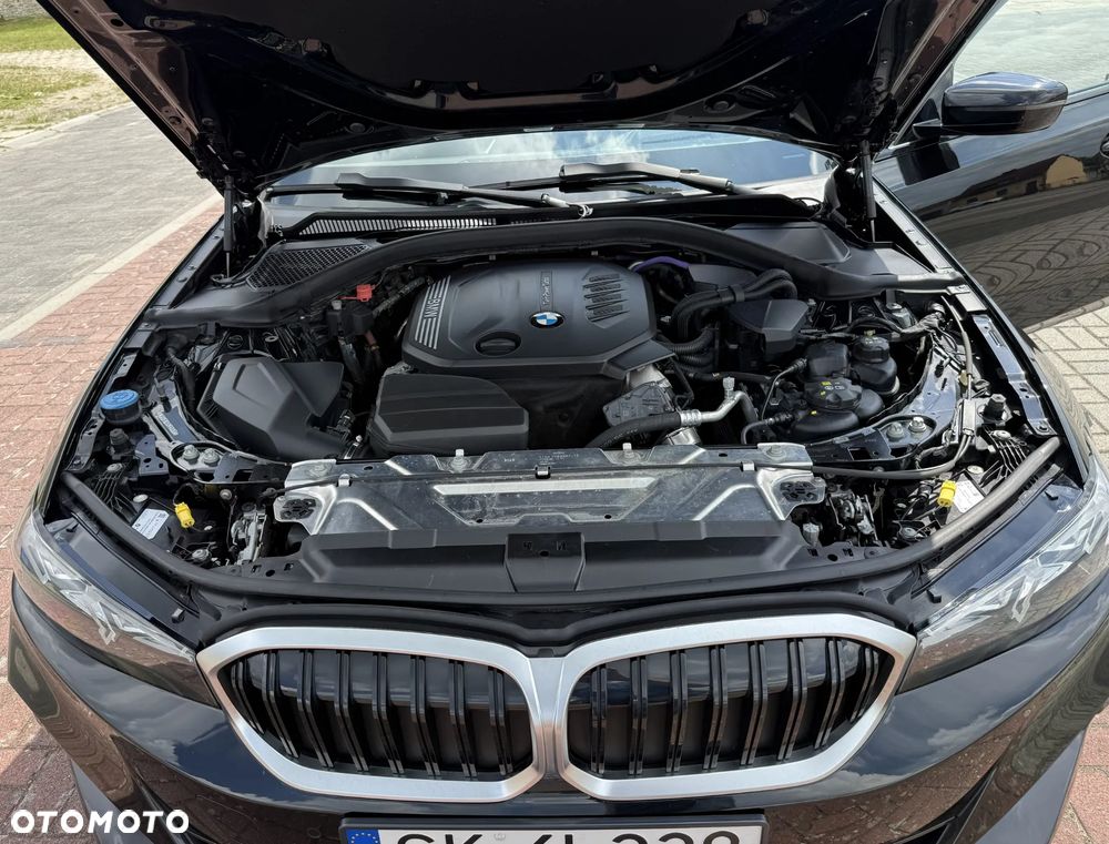 BMW Seria 3 318d mHEV - 32