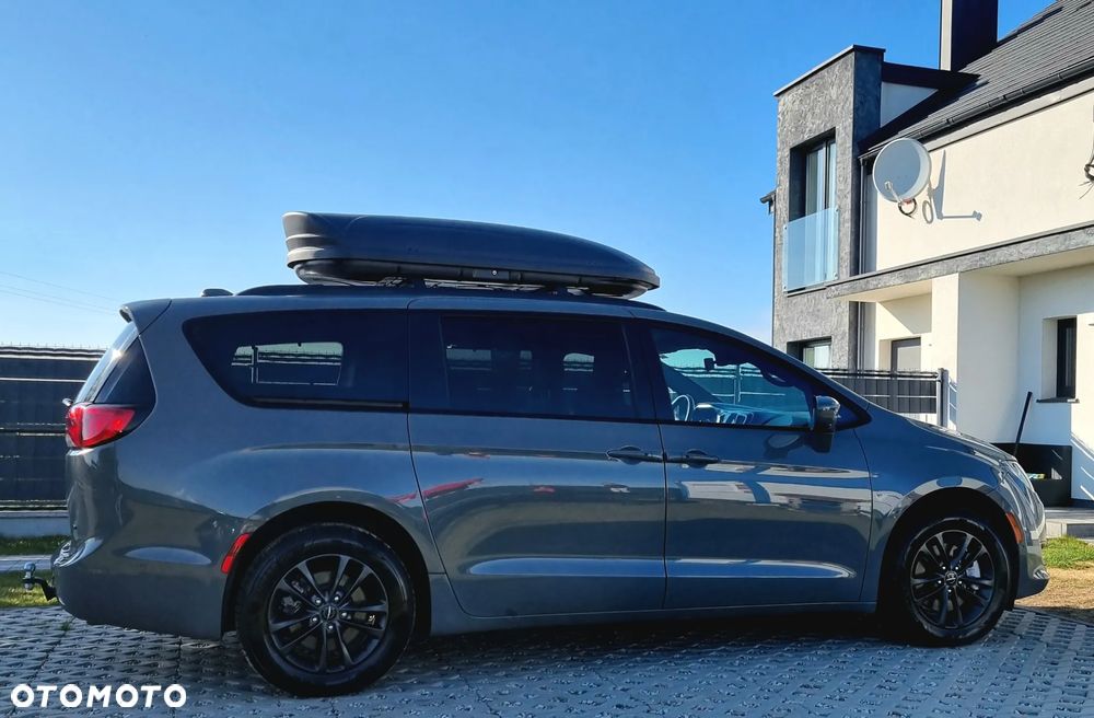 Chrysler Pacifica - 12