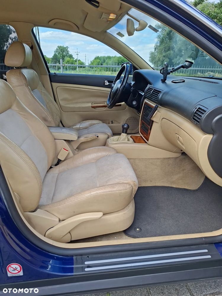 Volkswagen Passat 1.9 TDI Highline - 9