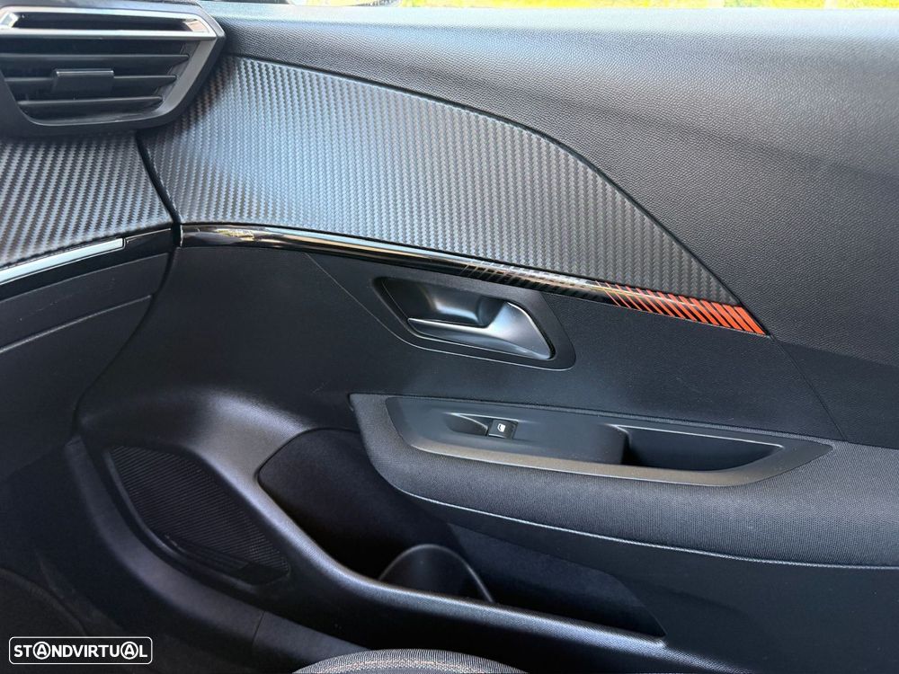 Peugeot 208 - 15