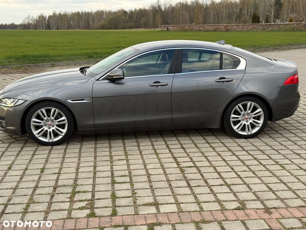 Jaguar XE 2.0 D AWD Prestige - 8