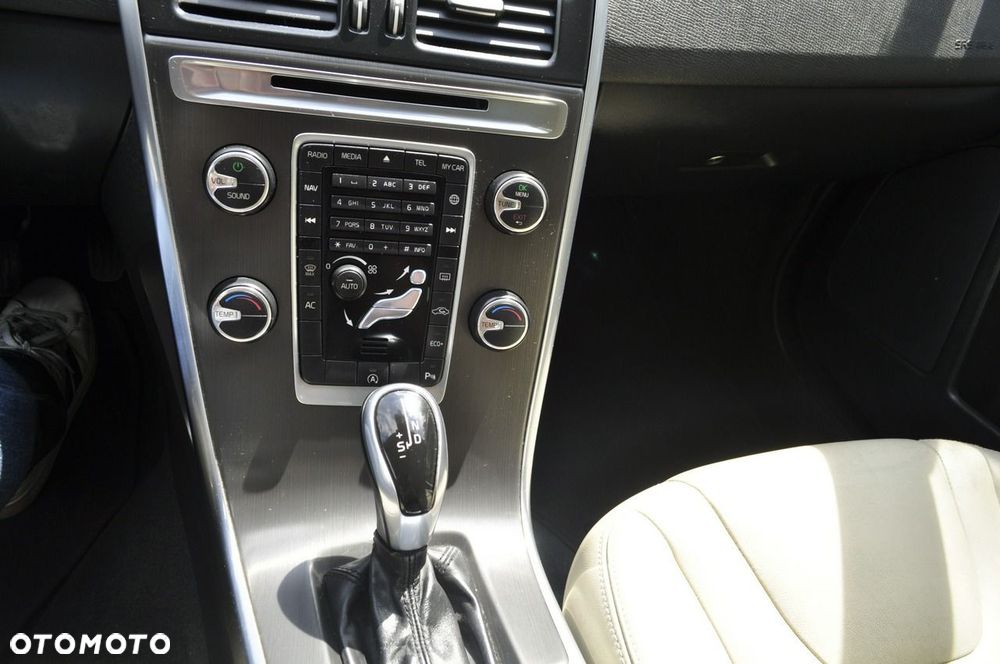Volvo XC 60 D4 Geartronic Summum - 18