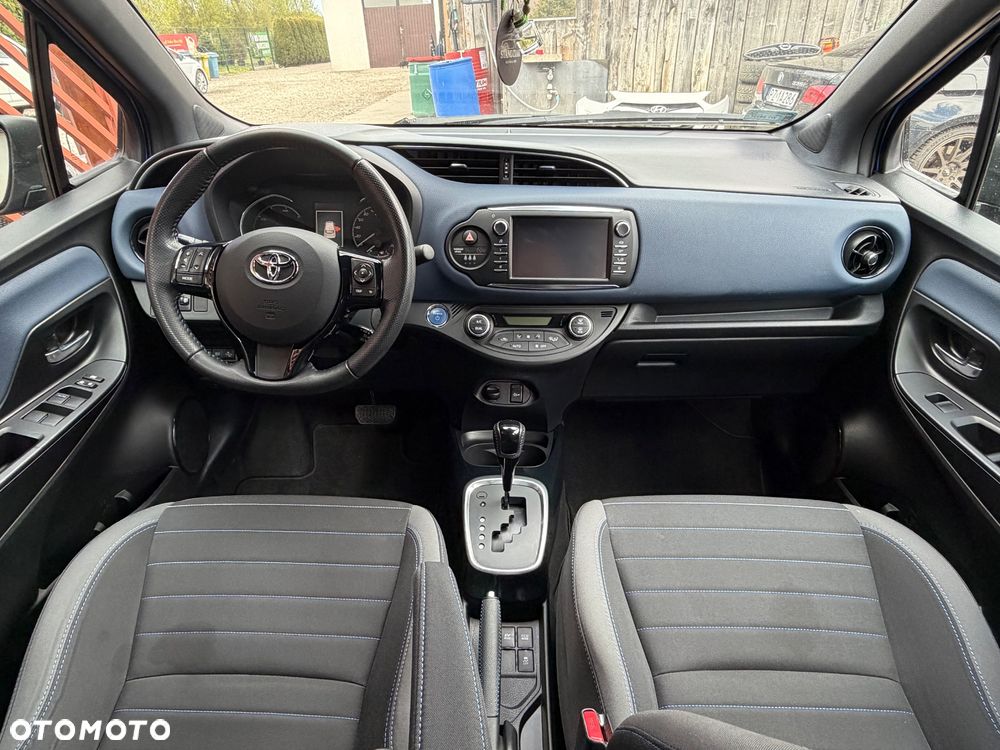Toyota Yaris Hybrid 100 Selection - 20