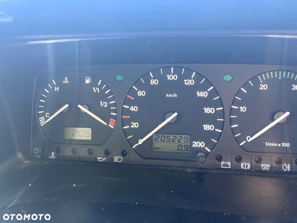 Volkswagen Caravelle - 16