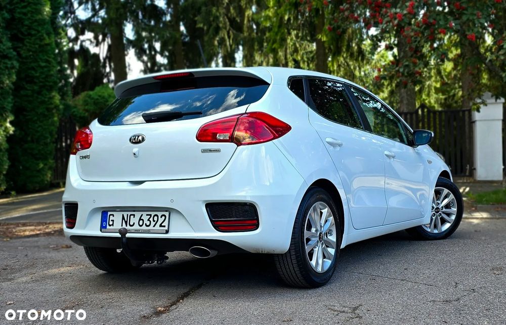 Kia Ceed 1.6 CRDi 136 ISG Dream Team Edition - 18