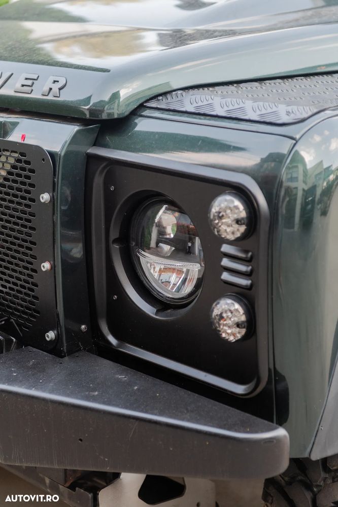 Land Rover Defender - 9
