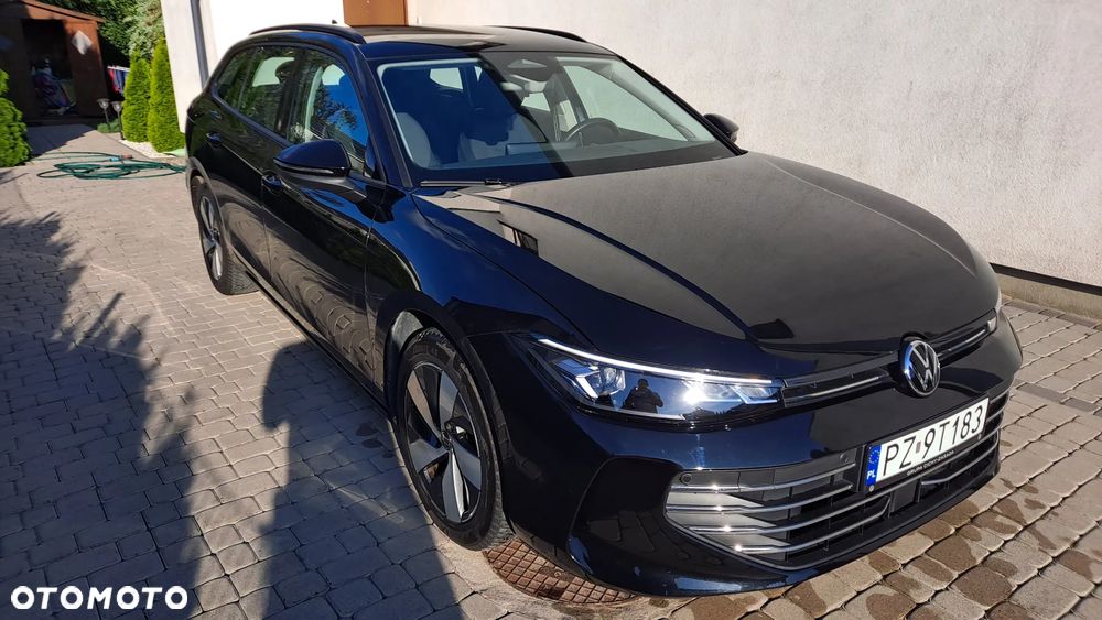 Volkswagen Passat - 1
