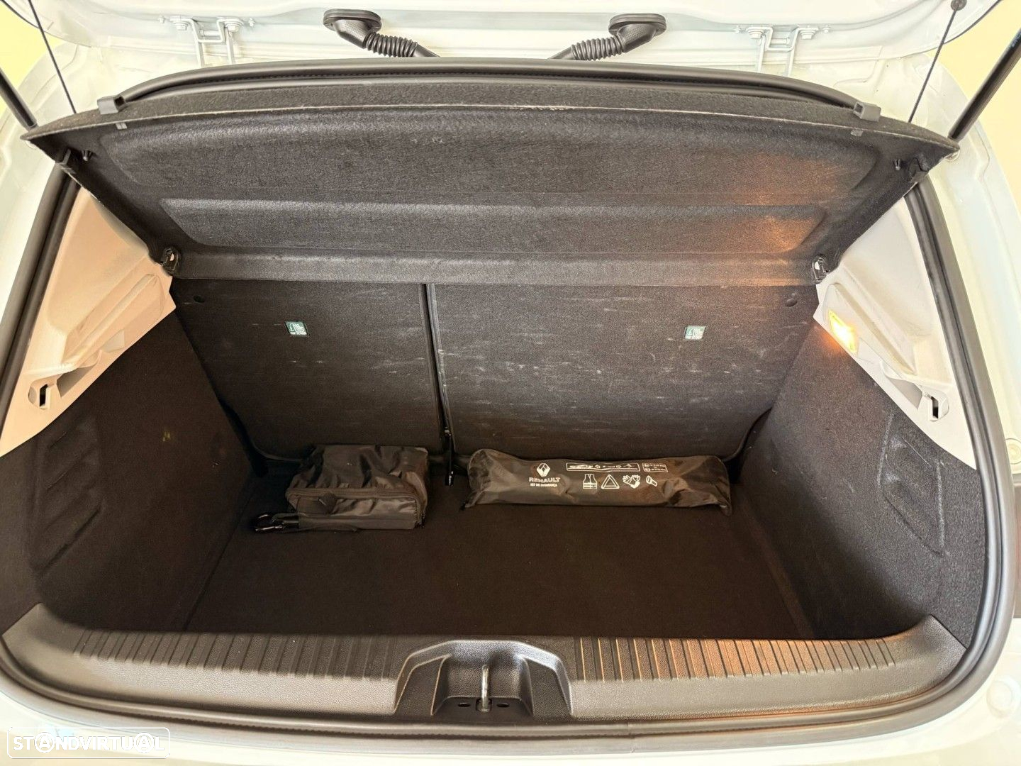 Renault Clio 1.0 TCe Limited Bi-Fuel - 25