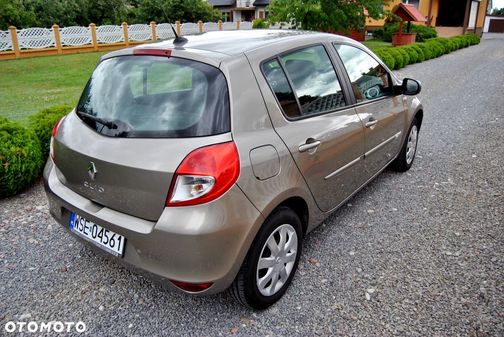 Renault Clio 1.2 16V Limited EU6 - 5