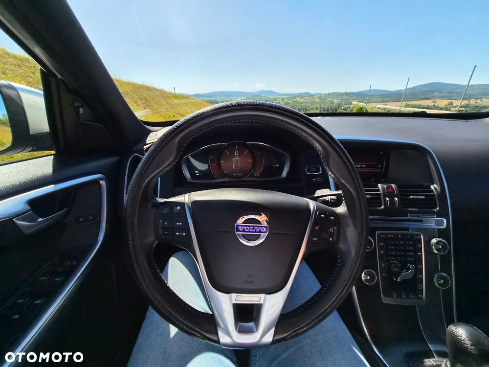Volvo XC 60 D4 AWD R-Design Momentum - 17