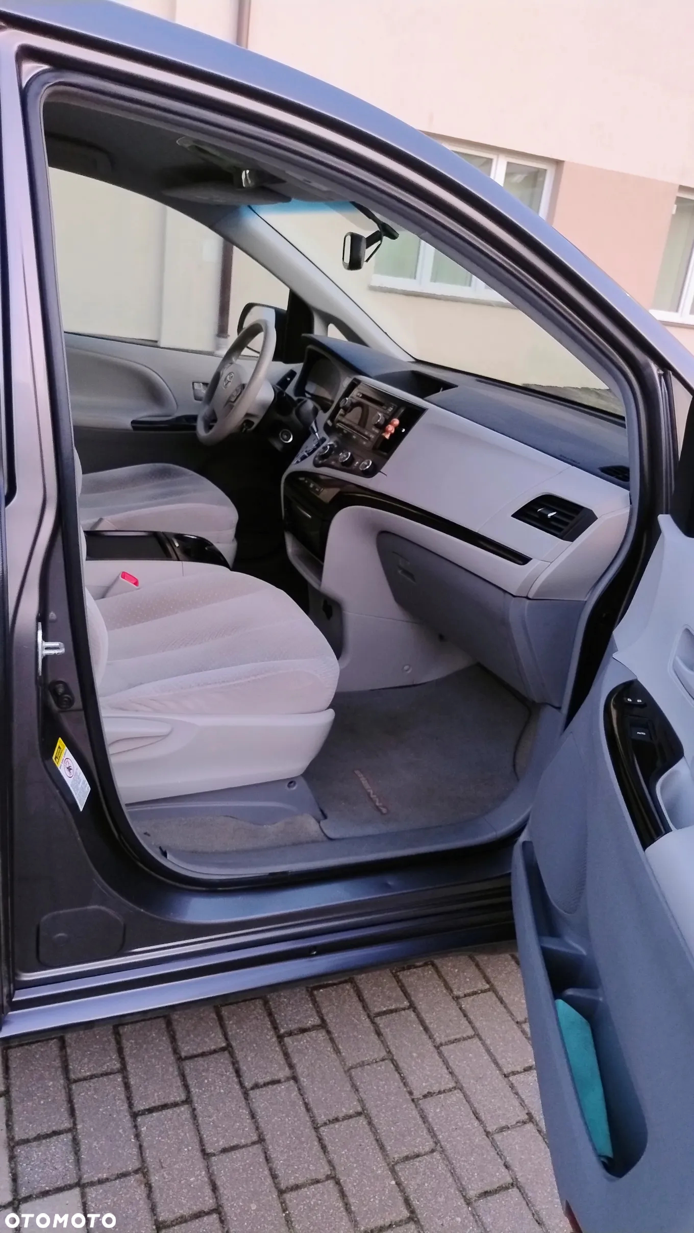 Toyota Sienna 3.5 V6 - 8