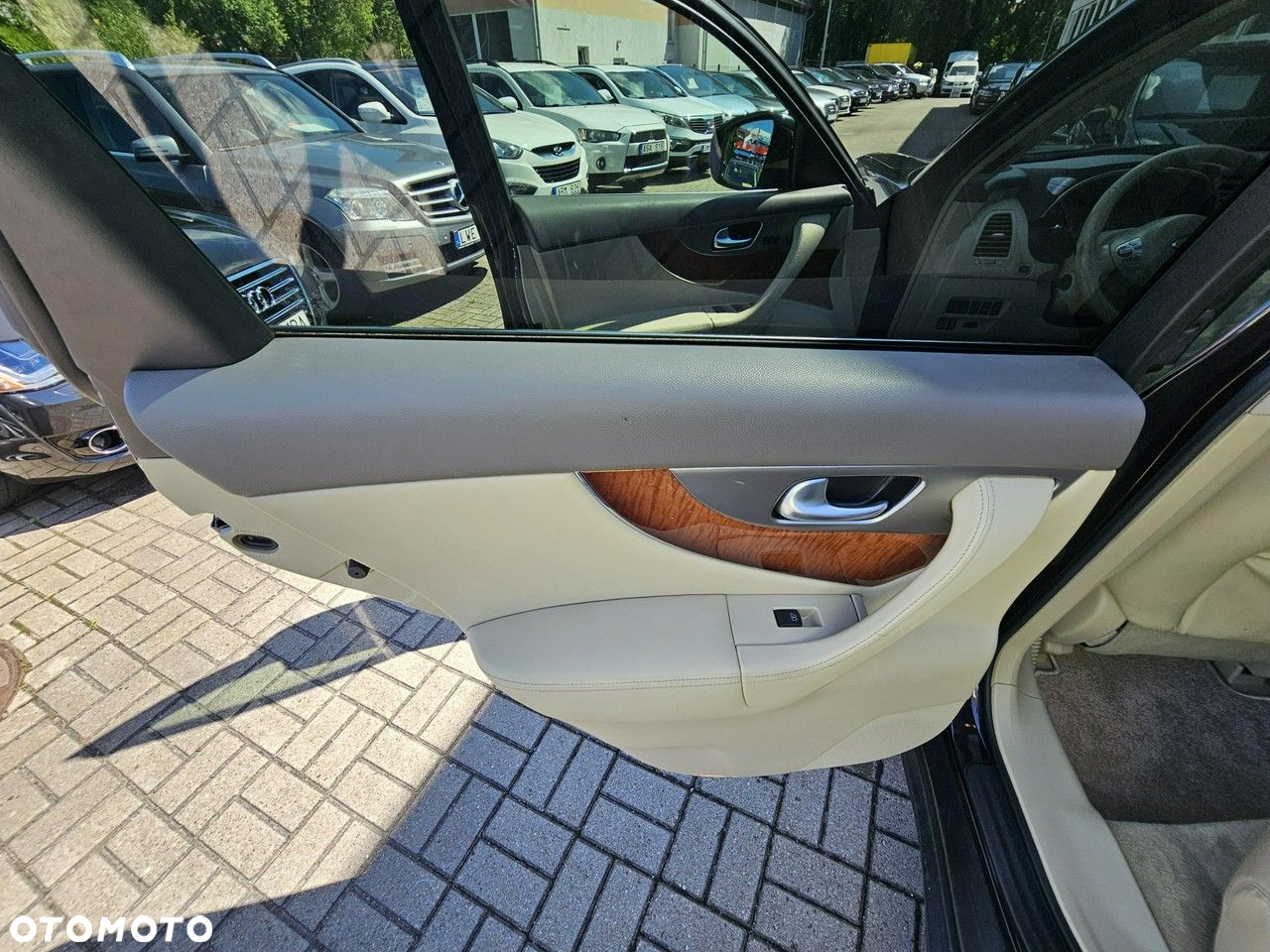 Infiniti QX70 - 22