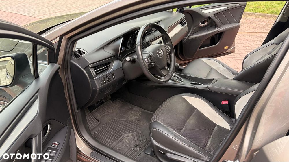 Toyota Avensis 1.8 Selection MS - 24