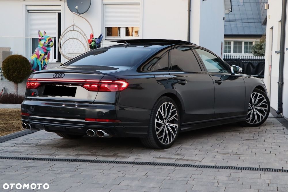 Audi S8 - 8