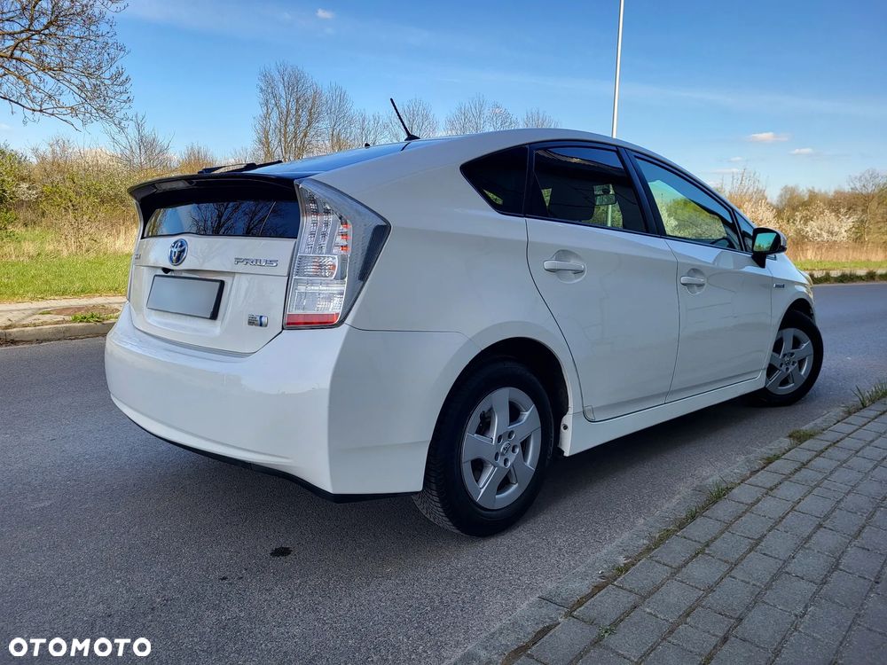 Toyota Prius (Hybrid) - 4