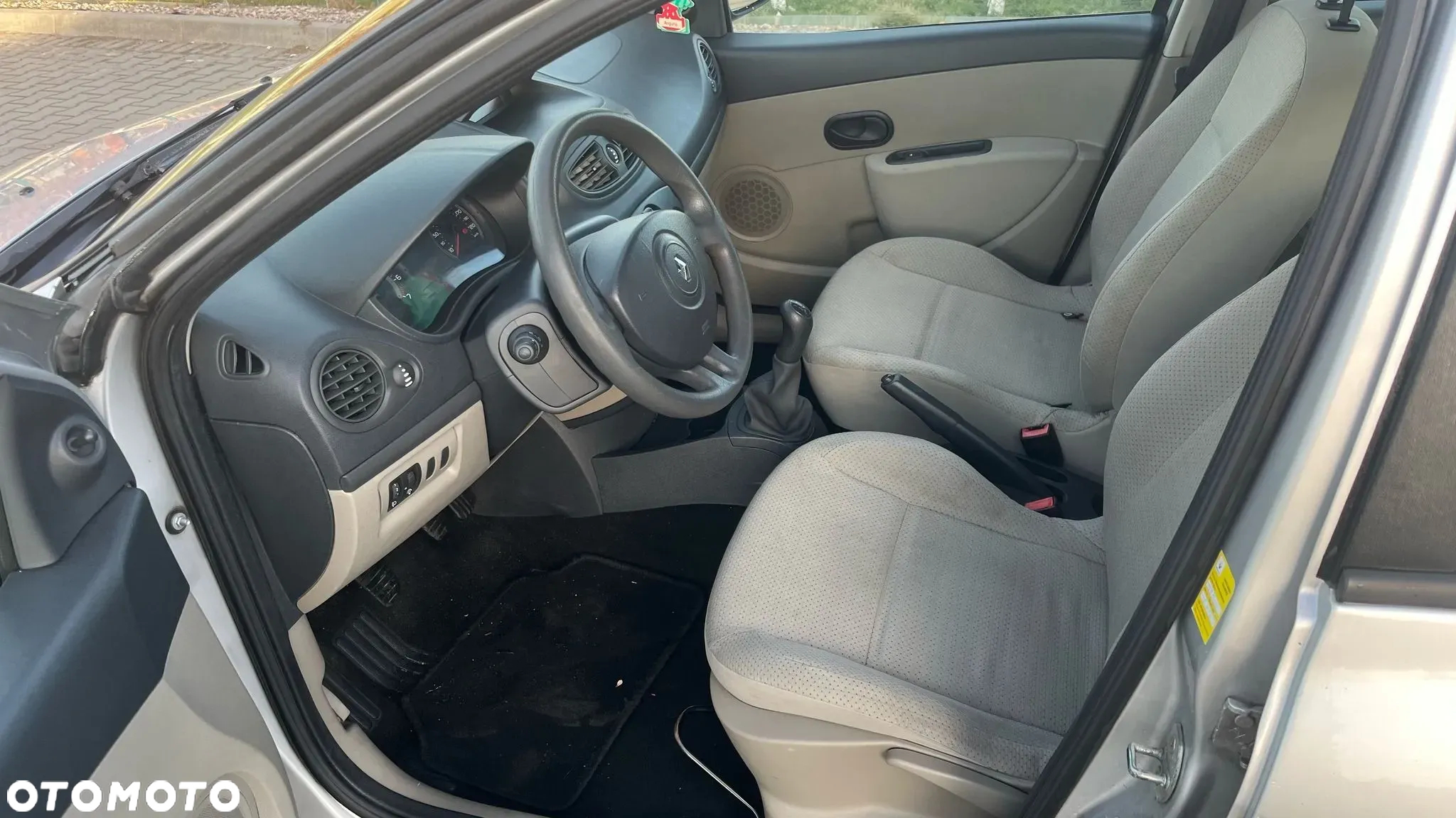 Renault Clio 1.2 16V 75 Dynamique - 12