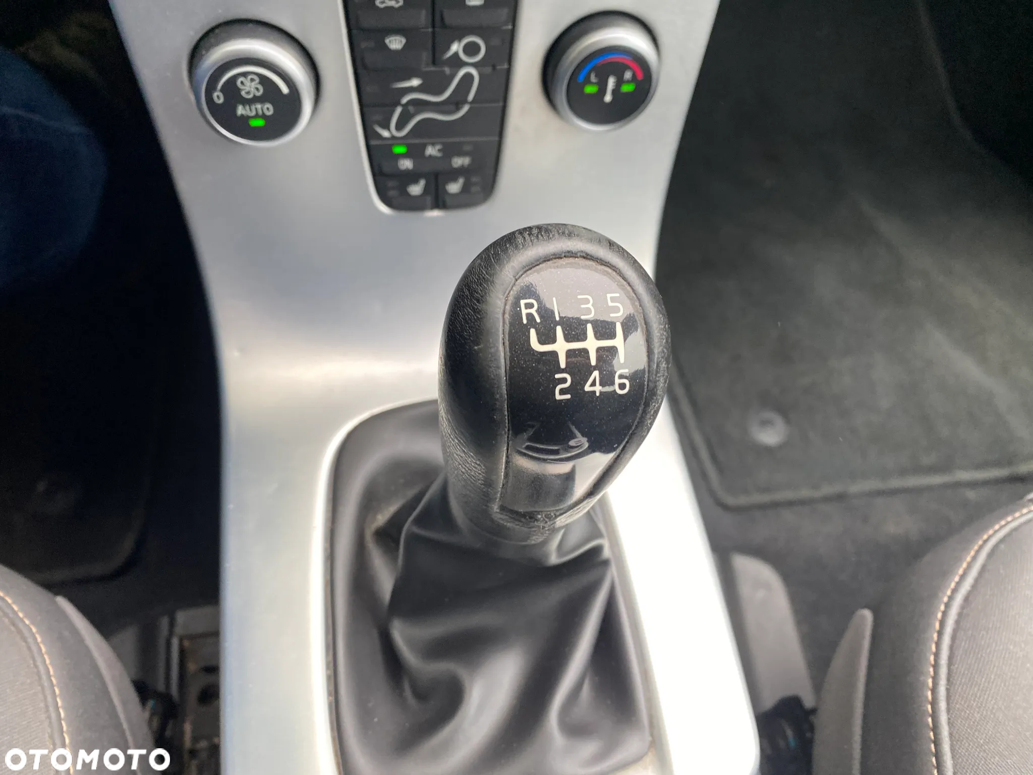 Volvo V50 D2 Momentum - 26