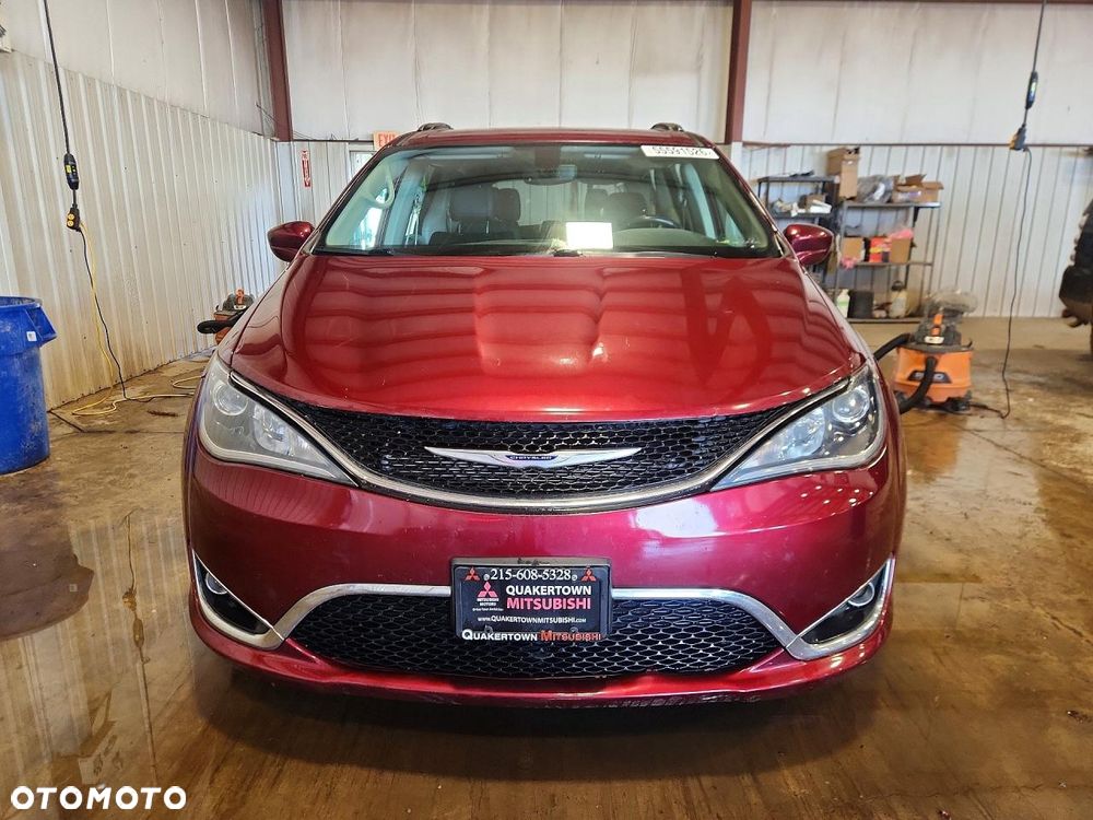 Chrysler Pacifica - 6