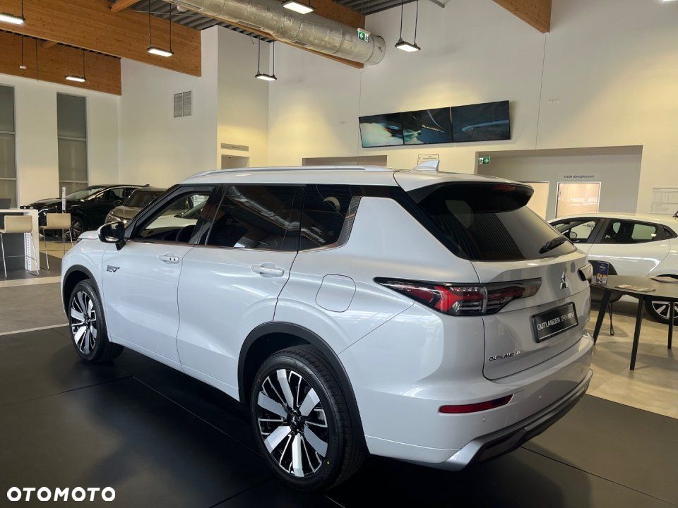 Mitsubishi Outlander - 5