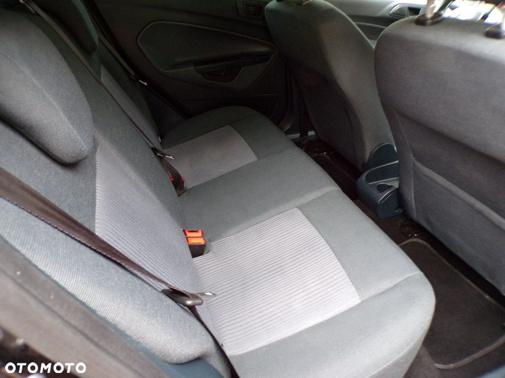 Ford Fiesta - 25