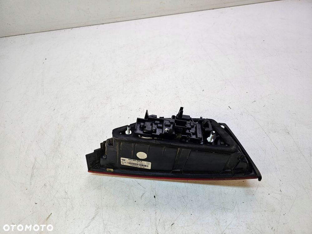 LAMPA PRAWY TYŁ W KLAPĘ AUDI A3 8V SEDAN 8V5945094G - 6