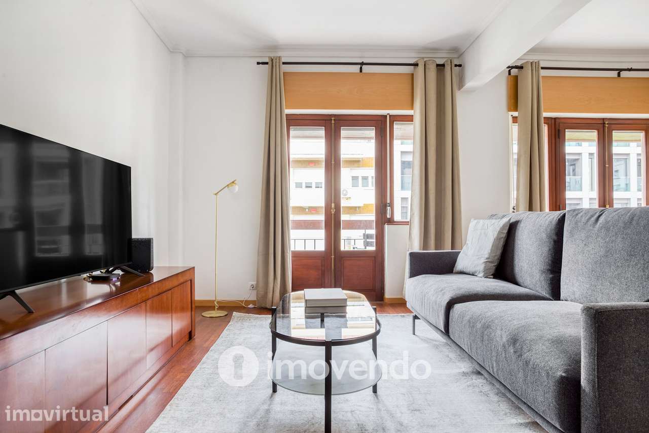 Apartamento T3 exclusivo, na icónica Avenida Visconde de Valmor - Grande imagem: 2/22
