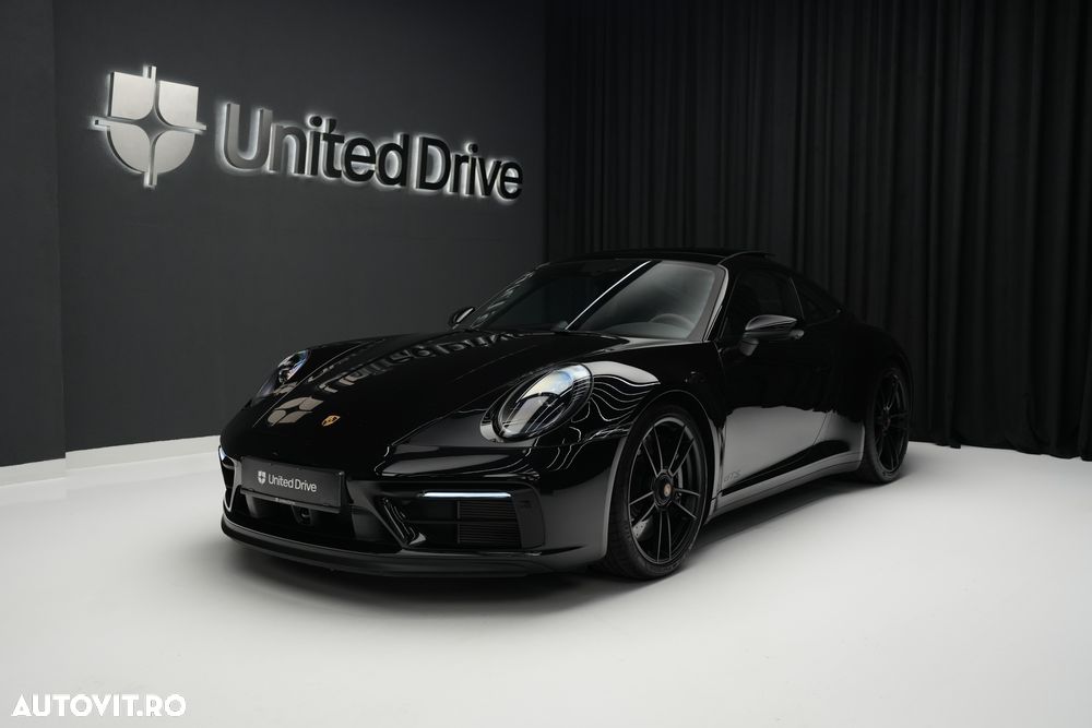 Porsche 911 Carrera 4 GTS PDK - 1