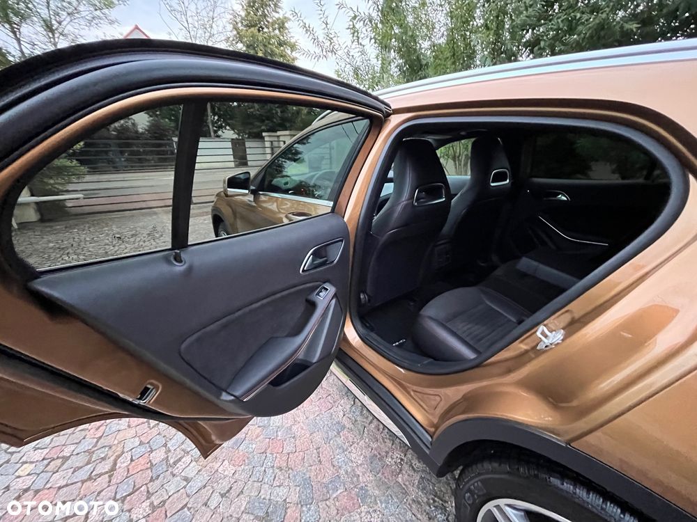 Mercedes-Benz GLA 220 4-Matic AMG Line - 32